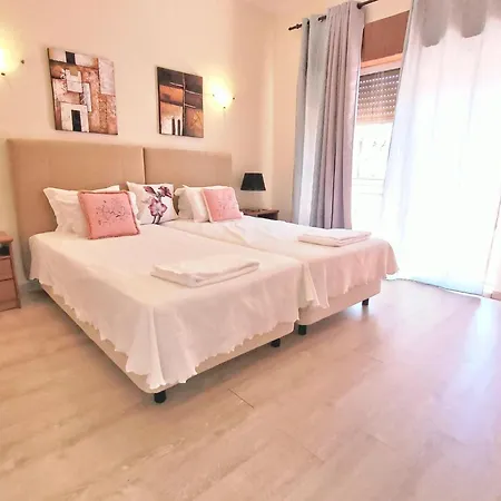 Modern In With Private Pool Holiday home *
